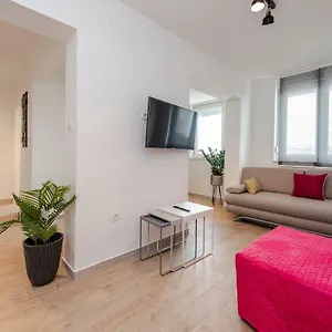  Apartment Seven Apartman