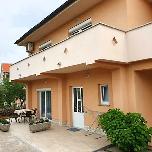 apartman-lukaric.primorje-gorskikotar.com/